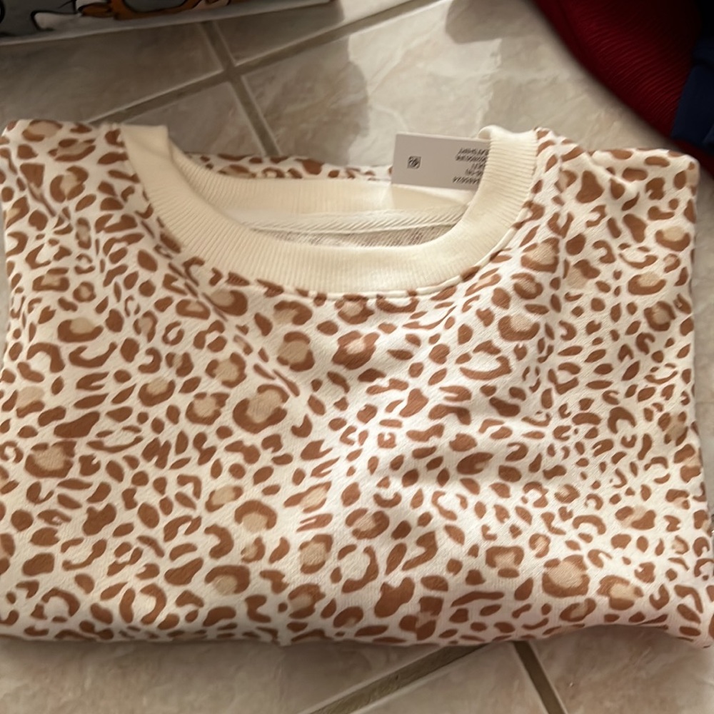 NWT Time and Tru Beige Print Women's Pullover Crewneck Sweatshirt - Picture 2 of 3